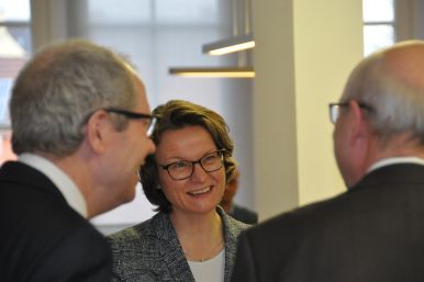 Frau Heimatministerin Scharrenbach 